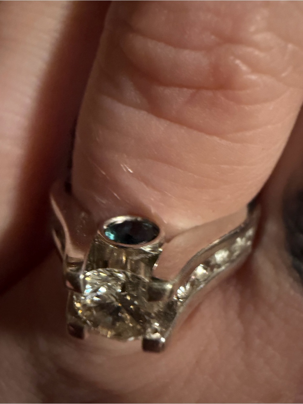 Classic Solitaire Diamond Ring in 14k gold - Picture 3 of 9